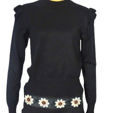 SWETER Z FALBANKAMI