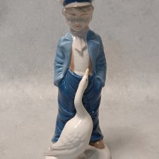 LIPPELSDORF #12208 Porcelanowa Figurka Chłopczyk i gąska Turyngia