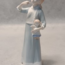 Kolekcjonerska porcelanowa figurka Dziewczynka z Lalką