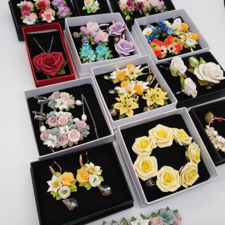 Blooming clay jewelry